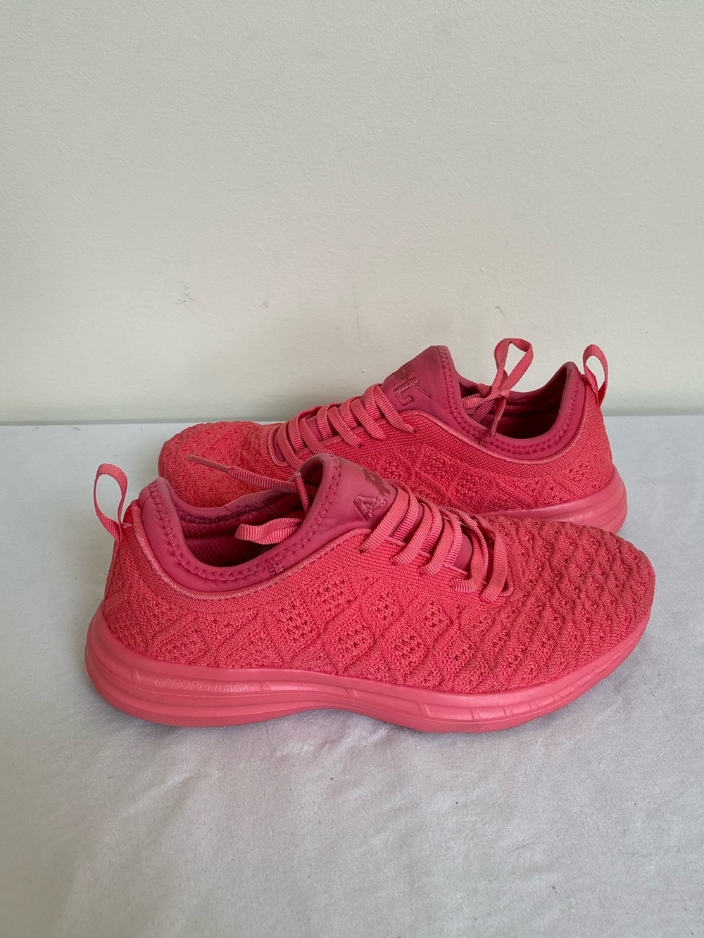 APL Pink Knit Techloom Phantom Running Athletic Sneakers Sz 7 Eu37 women’s